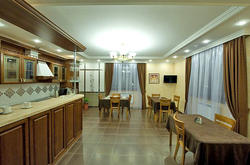 Отель «ZAYKOVO», номер категории "полулюкс", обеденная зона
